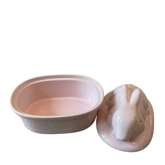 Zrike Brands Easter Bunny Rabbit Lidded Casserole Dish Pink Ceramic NEW - Picture 4 of 13